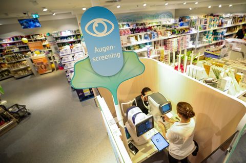 In einigen dm-Filialen kann man jetzt ein Augenscreening machen lassen. (Archivbild) Foto: Christoph Reichwein/dpa