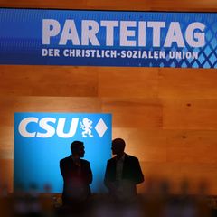 Auf dem CSU-Parteitag wird der komplette Vorstand neu gewählt. Foto: Karl-Josef Hildenbrand/dpa