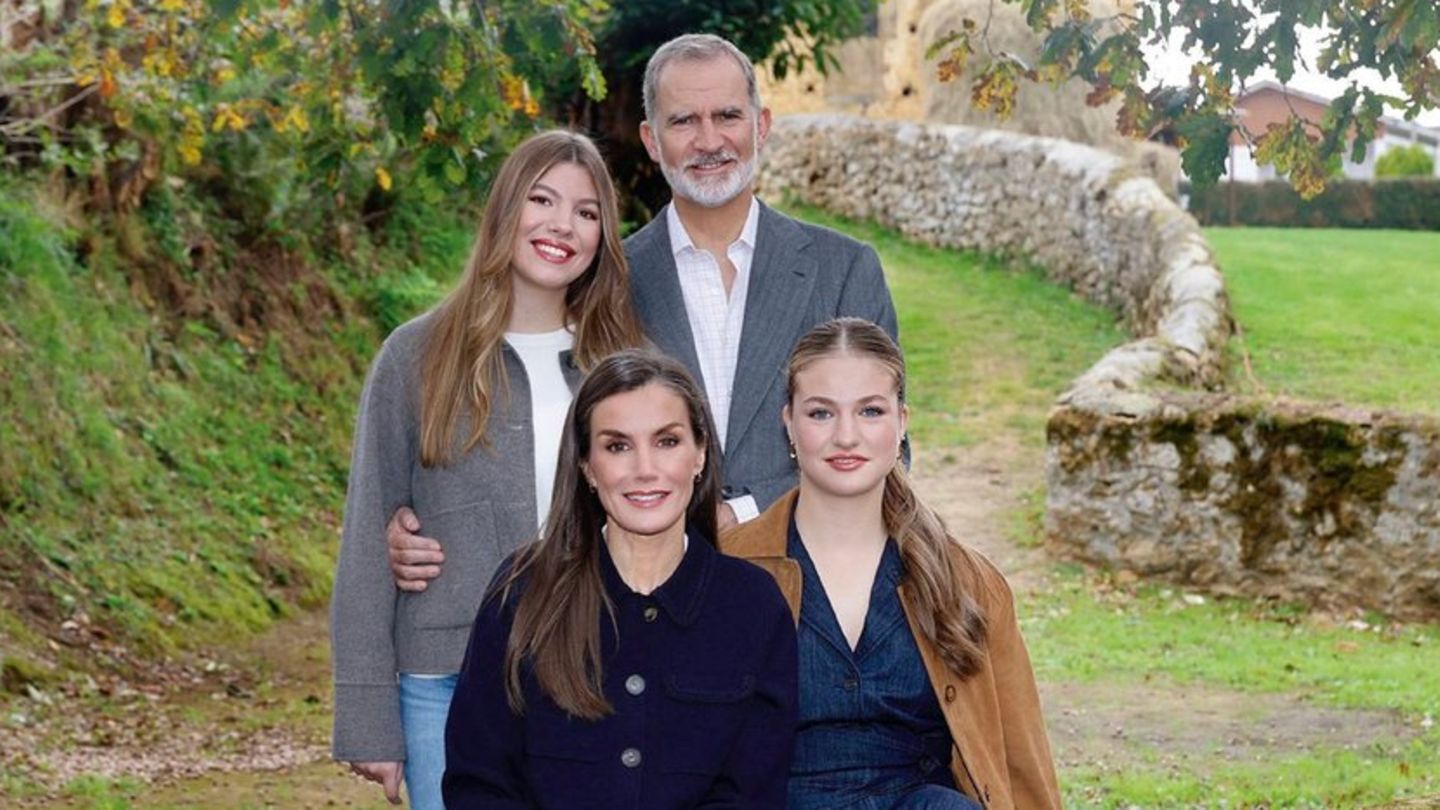 Herbstlich, leger, elegant: So posieren die spanischen Royals für ihre Weihnachtskarte