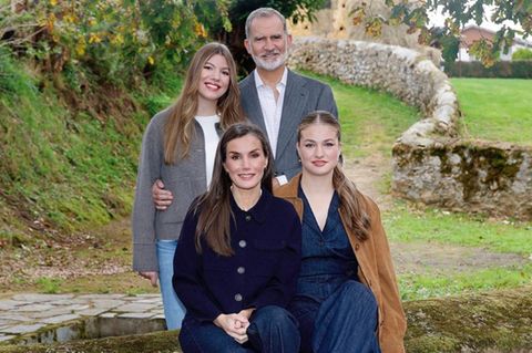 Herbstlich, leger, elegant: So posieren die spanischen Royals für ihre Weihnachtskarte