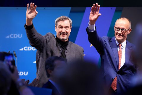 Markus Söder und Friedrich Merz wollen auf dem CSU-Parteitag wieder Einigkeit demonstrieren. (Archivfoto) Foto: Oliver Berg/dpa