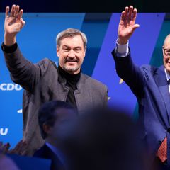 Markus Söder und Friedrich Merz wollen auf dem CSU-Parteitag wieder Einigkeit demonstrieren. (Archivfoto) Foto: Oliver Berg/dpa