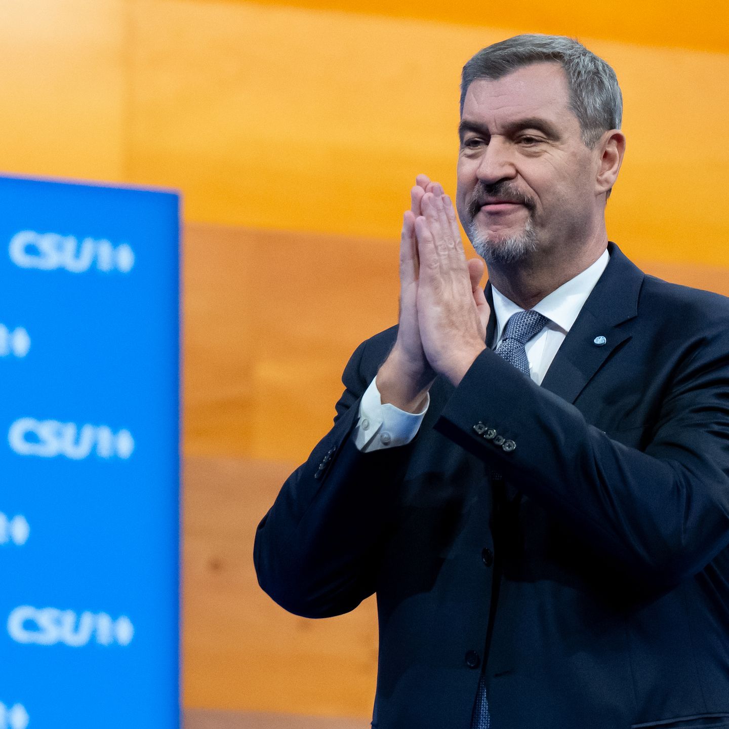 Große Freude sieht anders aus: CSU-Chef Söder bleibt im Amt, aber seine Parteibasis hat ihm einen schmerzhaften Parteitag bereit