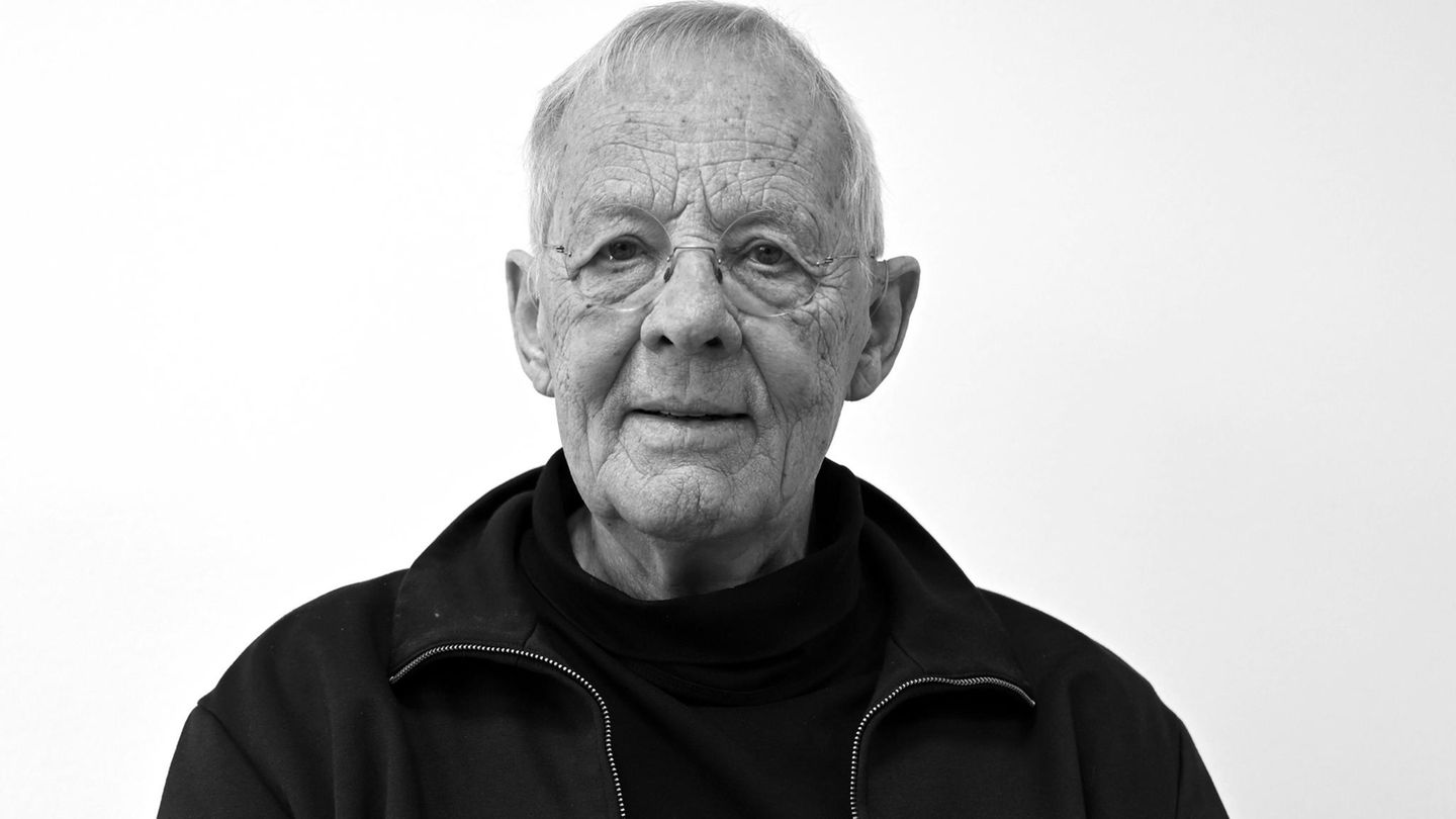 Der deutsche Schauspieler Rolf Becker bei einem Interview im März 2025