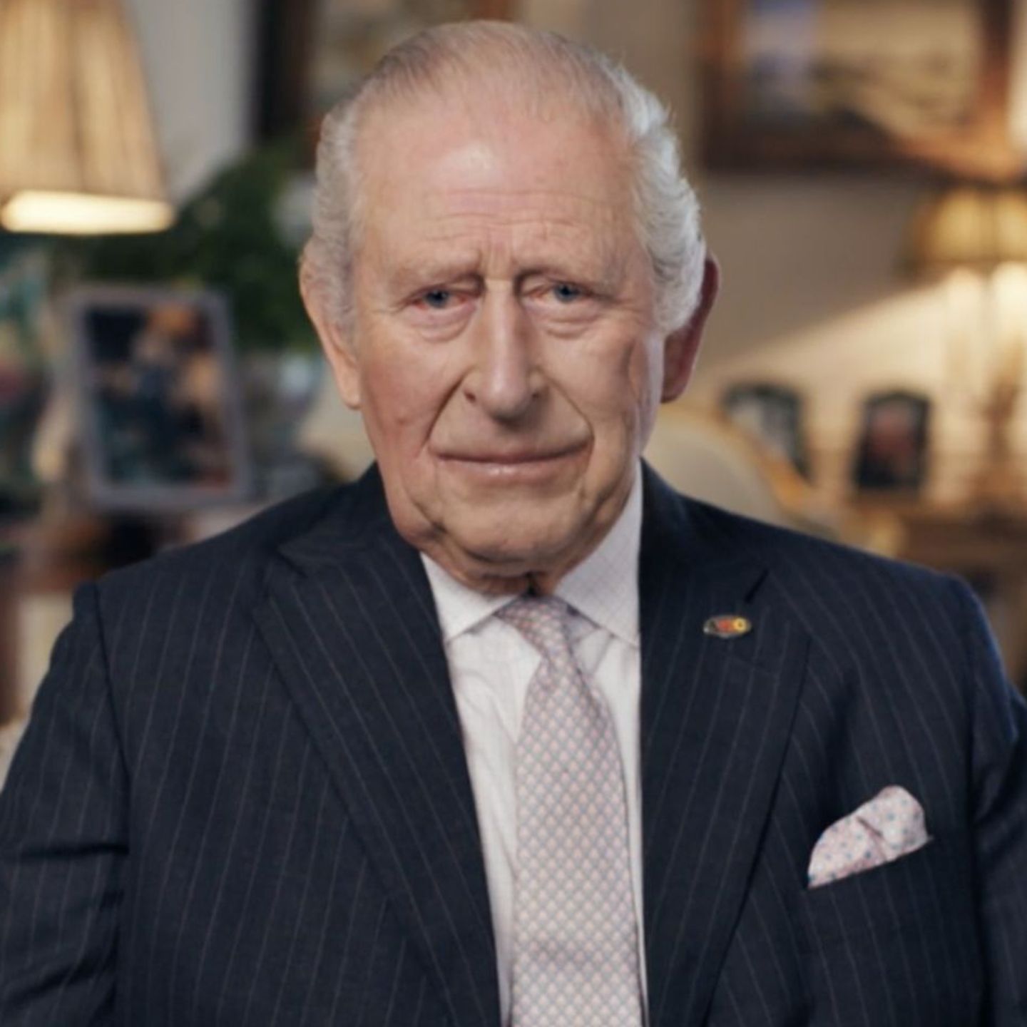 Der britische König Charles III. hat sich in einer Videobotschaft zum Fortschritt seiner Krebsbehandlung geäußert
