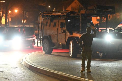 Spezialkräfte der Polizei unterstützten das Jugendamt. Foto: Philipp André/onw-images/dpa