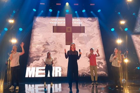 Ungewöhnlicher Schulterschluss: Das Auftreten der jungen Christen und ihrer Prediger erinnert oft an Popkonzerte.