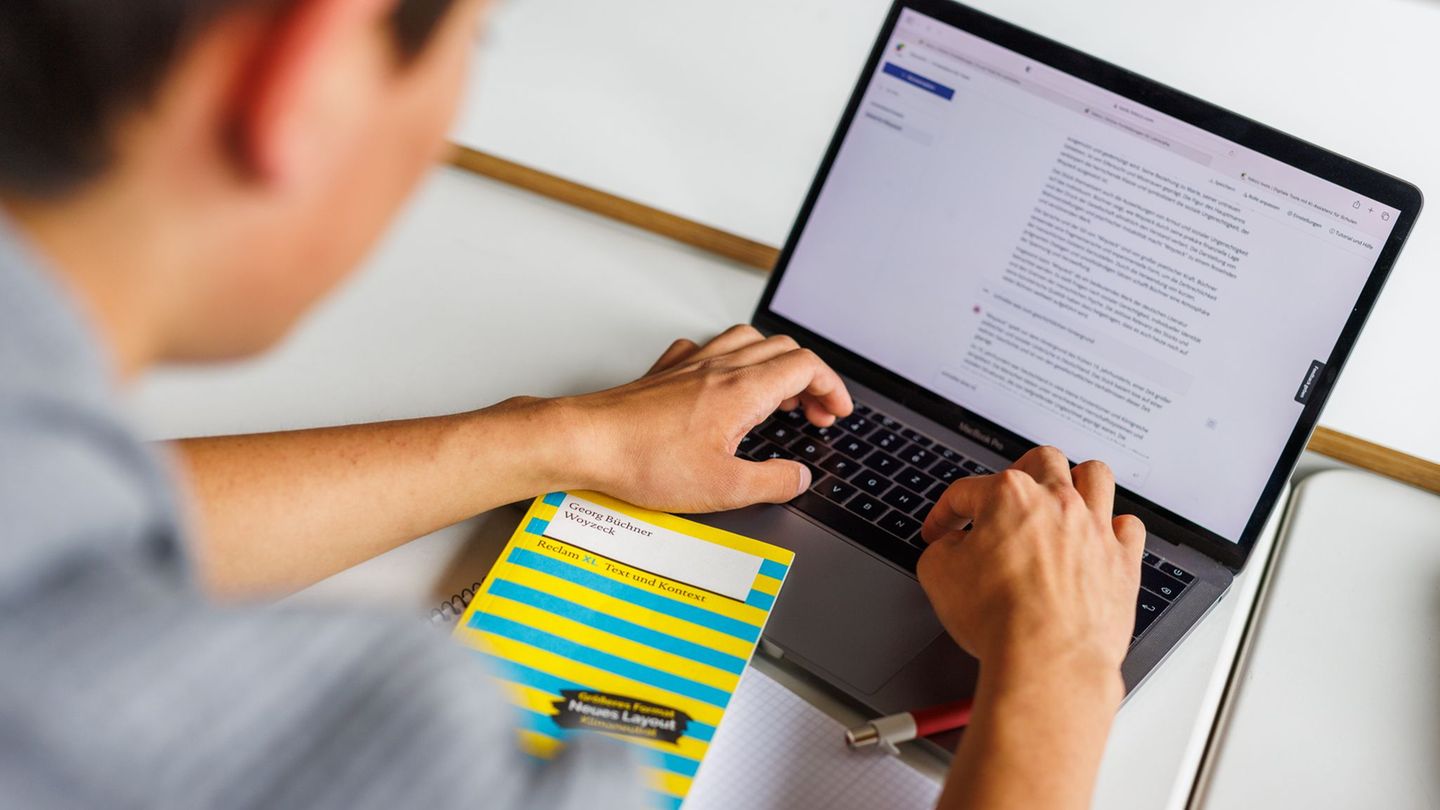 Neue-Pl-ne-Digitaler-Unterricht-was-Lehrer-in-der-Praxis-davon-halten