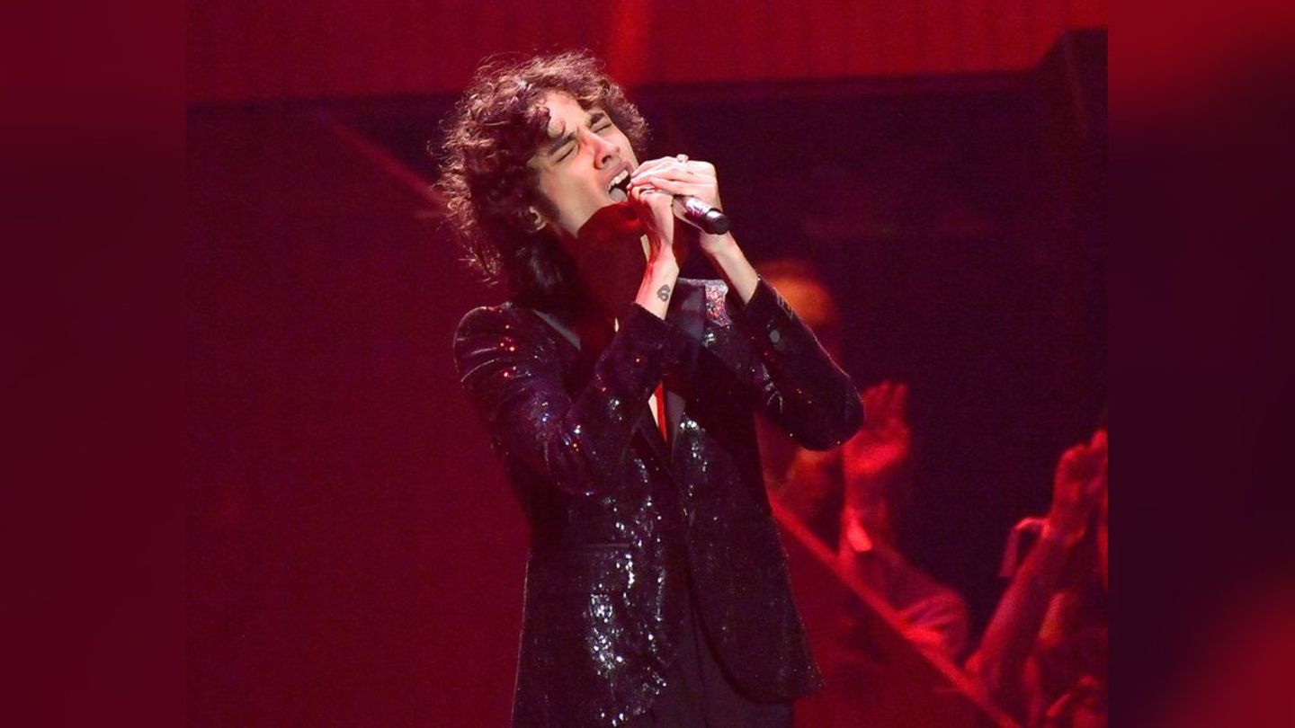 Sombr sang sich mit "Back to Friends" in die Charts.