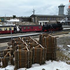 Hier wird an Gleisen gearbeitet. Die Harzer Schmalspurbahnen haben aber noch viel mehr Baustellen. (Archivbild) Foto: Matthias B