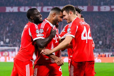 Verlängert er? Die Zukunft von Upamecano (l) ist offen. (Archivbild) Foto: Tom Weller/dpa