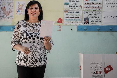 Ein tunesisches Gericht hat die prominente Oppositionspolitikerin Abir Moussi zu einer Gefängnisstrafe von zwölf Jahren verurtei