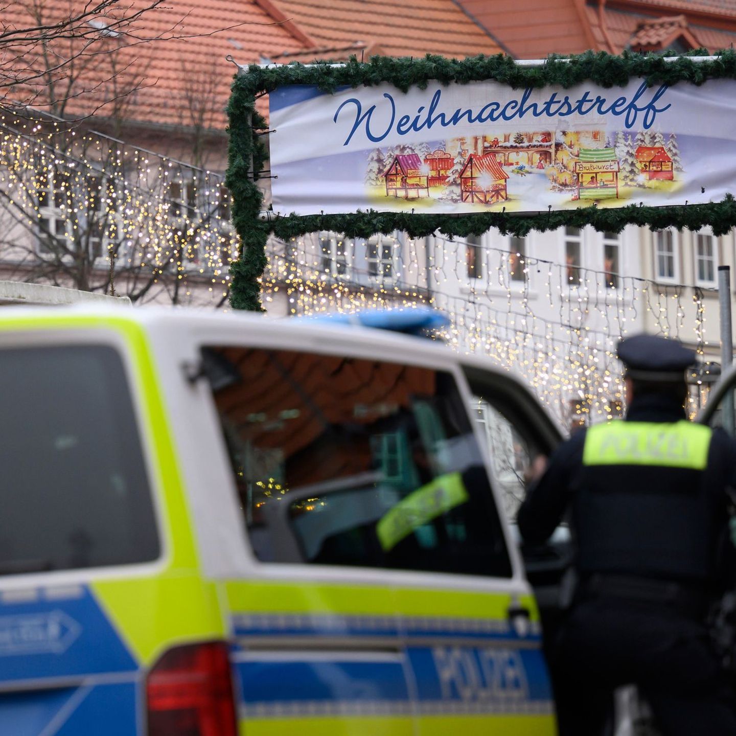 Der Weihnachtsmarkt sei in Absprache mit den Veranstaltern wieder geöffnet, teilte eine Sprecherin der Polizei auf Nachfrage mit