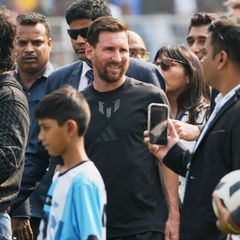 Fußball-Star Lionel Messi ist in Indien unterwegs. Foto: Bikas Das/AP/dpa