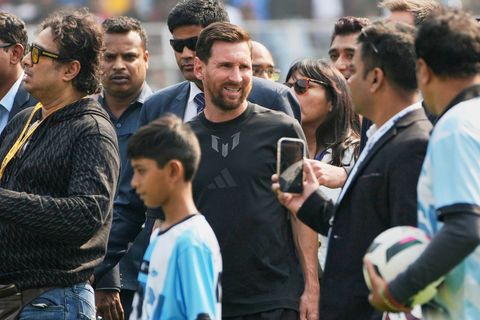Fußball-Star Lionel Messi ist in Indien unterwegs. Foto: Bikas Das/AP/dpa