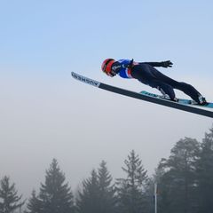 Selina Freitag zeigt in Klingenthal ordentliche Sprünge. Foto: Hendrik Schmidt/dpa
