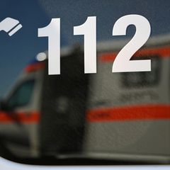 Die Feuerwehr und der Rettungsdienst rückten aus. (Symbolbild) Foto: Patrick Seeger/dpa