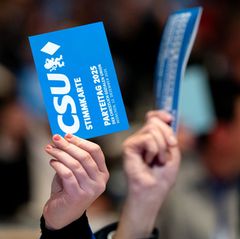 Die CSU hat etwas gegen befestigte Flaschendeckel, Foto: Sven Hoppe/dpa