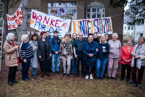 Vor 13 Jahren wurden sie als Hausbesetzer bekannt, nun haben die Senioren wohl auch längerfristig Sicherheit über den Fortbestan