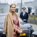 Amalia tauft ein Schiff