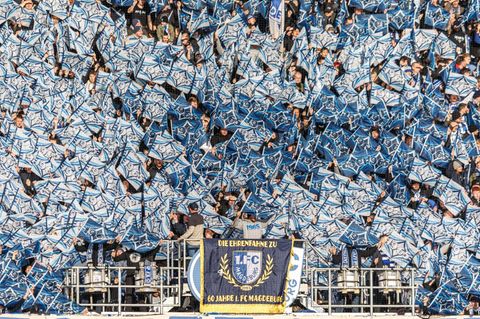 Zum 60. Vereinsgeburtstag wurde im gesamten Stadion gefeiert Foto: Andreas Gora/dpa
