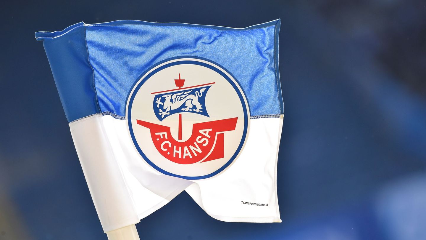 Fahne des FC Hansa Rostock. Foto: Gregor Fischer/dpa