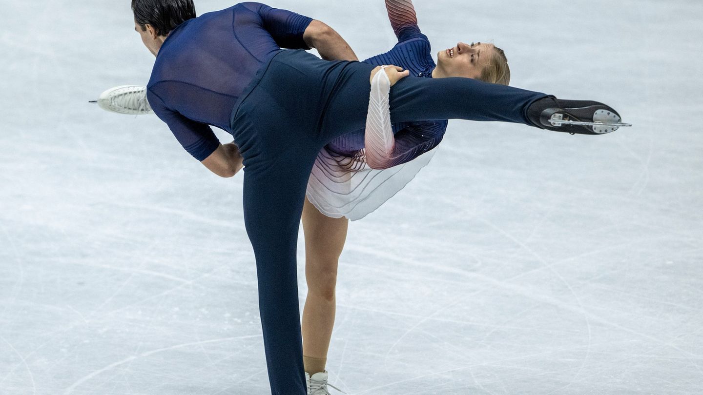 Minerva Hase und Nikita Volodin holten sich den dritten deutschen Meistertitel in Folge. (Archivbild) Foto: Peter Kneffel/dpa