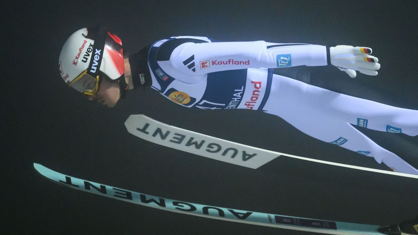 Fliegt aufs Podest: Philipp Raimund. Foto: Hendrik Schmidt/dpa