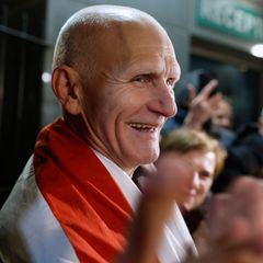 Der Friedensnobelpreisträger Alex Beljazki ist wieder in Freiheit. Foto: Mindaugas Kulbis/AP/dpa