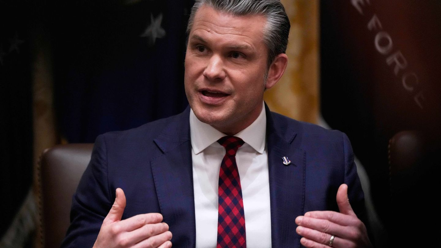 Verteidigungsminister Pete Hegseth bestätigt Tod von US-Soldaten in Syrien Foto: Julia Demaree Nikhinson/AP/dpa
