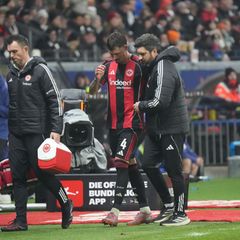 Robin Koch musste verletzt vom Feld. Foto: Marc Schüler/dpa