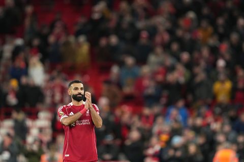 Nur ein Dankeschön - oder schon ein Abschied? Mo Salah nach dem Liverpooler Sieg Foto: Jon Super/AP/dpa