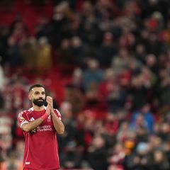 Nur ein Dankeschön - oder schon ein Abschied? Mo Salah nach dem Liverpooler Sieg Foto: Jon Super/AP/dpa