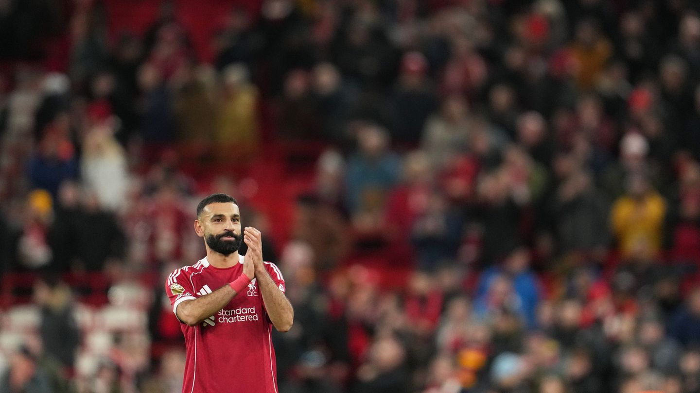 Nur ein Dankeschön - oder schon ein Abschied? Mo Salah nach dem Liverpooler Sieg Foto: Jon Super/AP/dpa