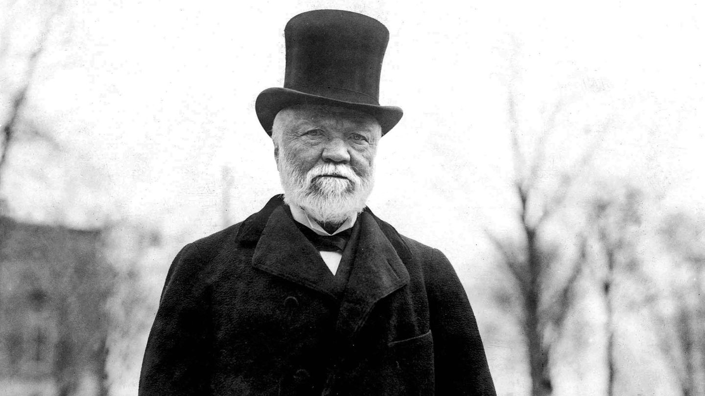 Einer der frühen Milliardäre, der Stahlmagnat Andrew Carnegie (1835-1919), hier im Jahr 1912, setzte hohe Sunmmen für gemeinnützige Zwecke ein.