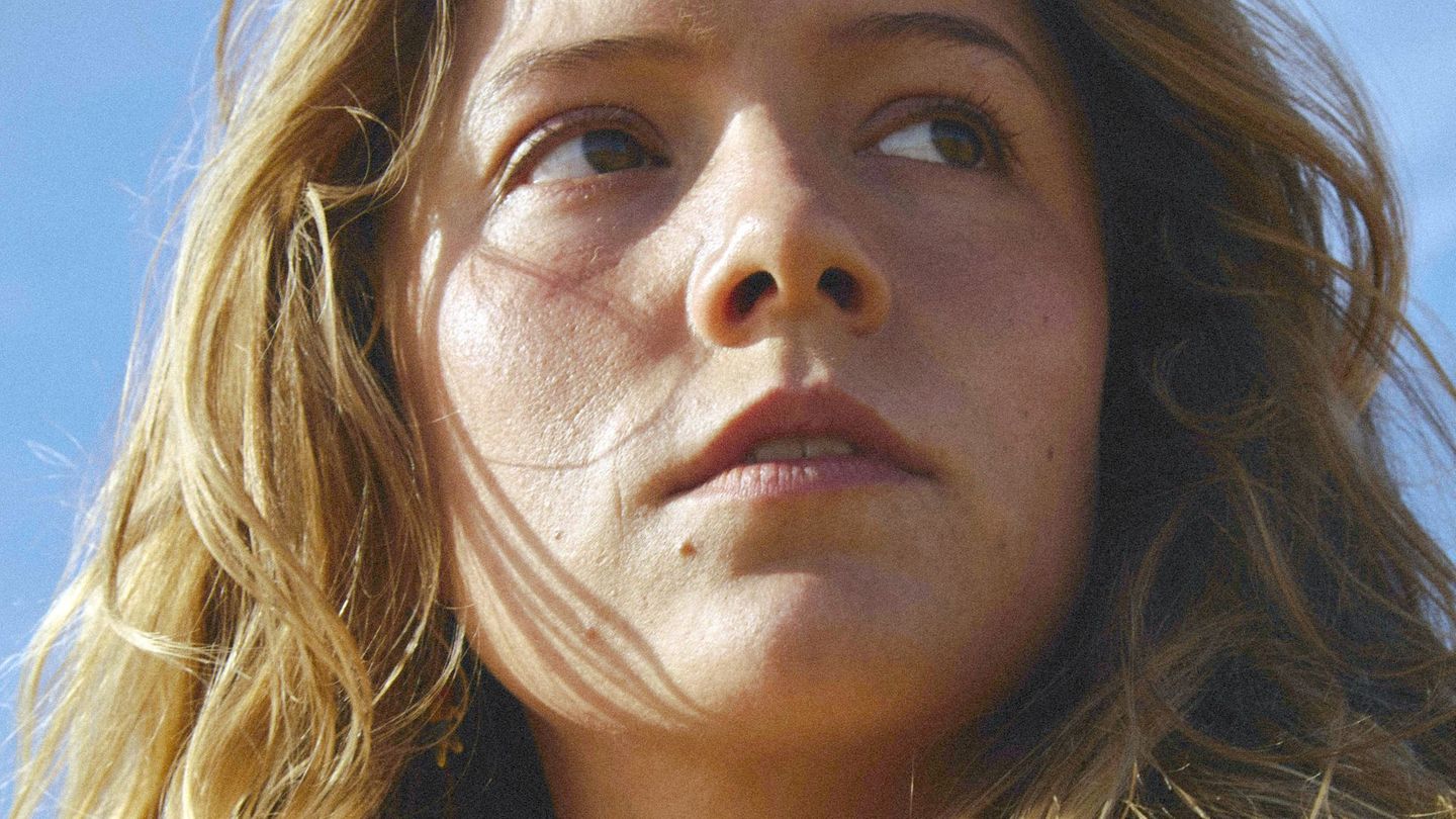 Die 15-jährige Pariserin Camille (Marysole Fertard) verbringt 1991 ihre Sommerferien bei ihrer Großmutter in einem kleinen Badeort an der Atlantikküste der Vendée. Dort lernt sie die etwa gleichaltrigen Freunde Martin und Alexandre kennen. Die beiden werden sie – auf unterschiedliche Art und Weise – ein Leben lang begleiten.