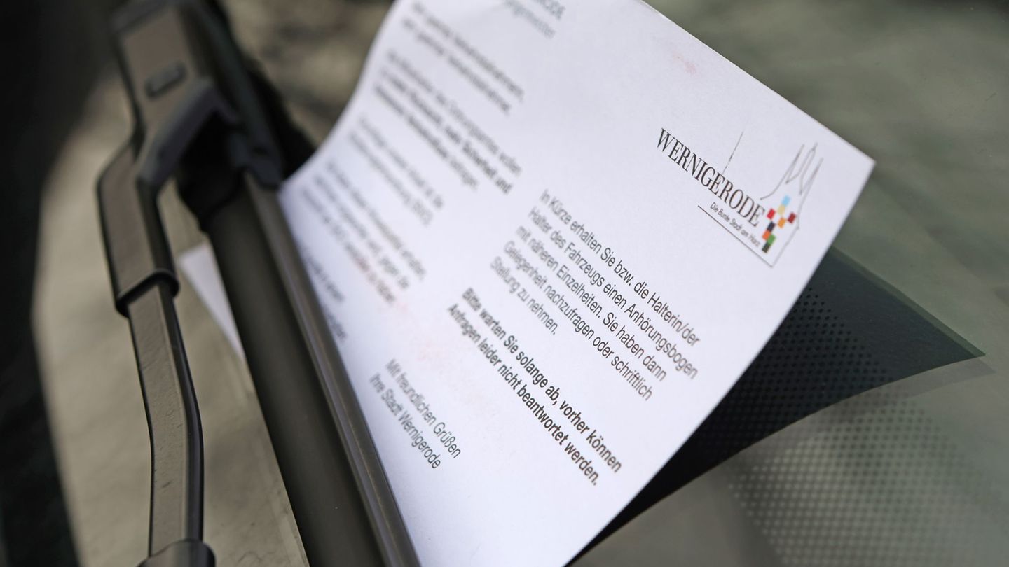 In der Weihnachtszeit verzichten viele Kommunen auf sogenannte Knöllchen. Foto: Matthias Bein/dpa