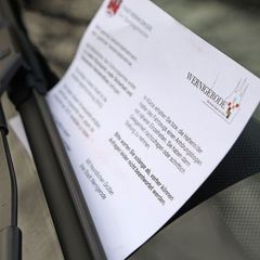 In der Weihnachtszeit verzichten viele Kommunen auf sogenannte Knöllchen. Foto: Matthias Bein/dpa