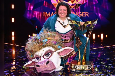 Meltem Kaptan durfte den "The Masked Singer"-Pokal mit nach Hause nehmen.