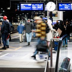 Seit heute gilt bei der Deutschen Bahn und auch an vielen weiteren Stellen im öffentlichen Nahverkehr ein neuer Fahrplan. Foto: