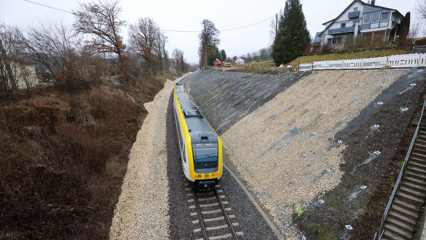 Bauarbeiten-Bahnstrecke-nach-Zugungl-ck-in-Riedlingen-wieder-frei