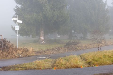Am Unfallort wurden Kerzen aufgestellt. (Archivbild) Foto: Philipp von Ditfurth/dpa