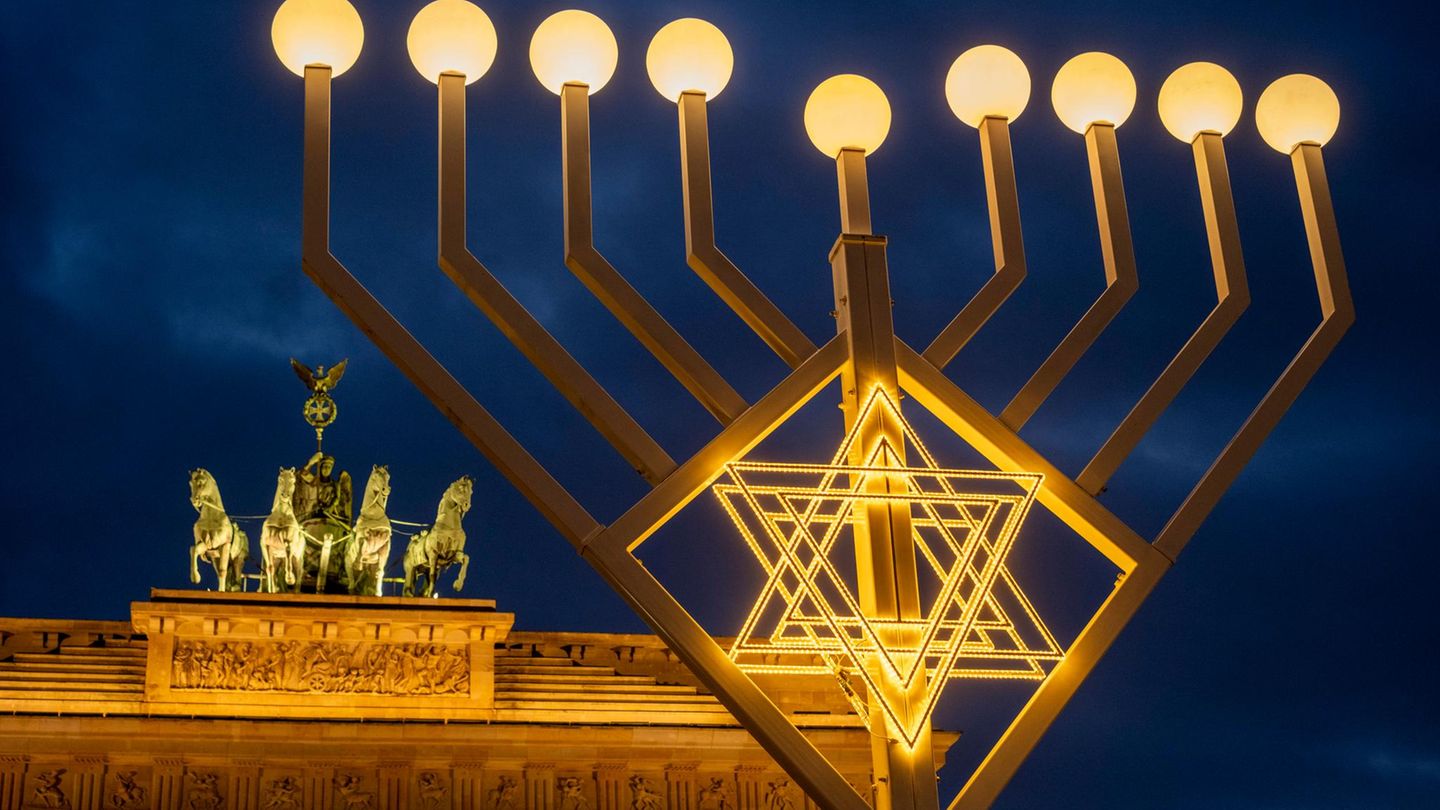 Der Chanukka-Leuchter am Brandenburger Tor