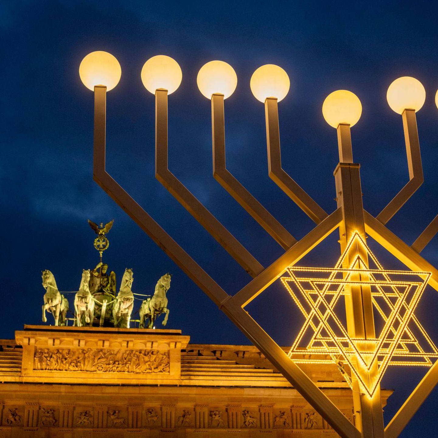 Der Chanukka-Leuchter am Brandenburger Tor