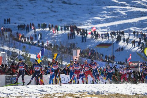 Mit der Staffel enden die Männer-Wettbewerbe in Hochfilzen. Foto: Matthias Schrader/AP/dpa