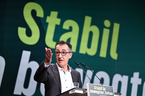 Cem Özdemir und seine Grünen setzen im Wahlprogramm stark auf Wirtschaft. Foto: Bernd Weißbrod/dpa