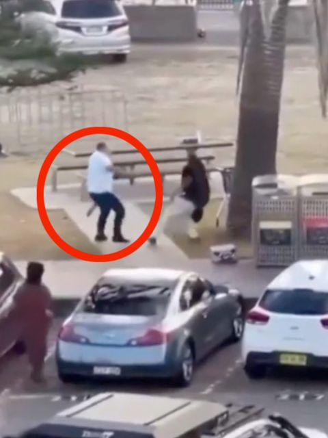 Mann überwältigt Attentäter – und entreißt ihm die Waffe