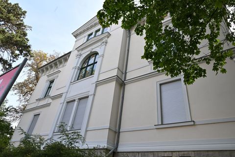 59 Arbeiten unter anderem von Henri de Toulouse-Lautrec und Alfons Mucha waren in der Ausstellung zur Plakatkunst des 19. Jahrhu