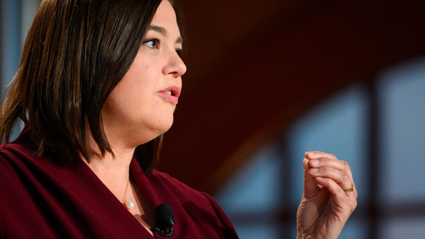 Hamburgs Zweite Bürgermeisterin Katharina Fegebank ist bestürzt über die Ereignisse in Sydney. (Archivbild) Foto: Gregor Fischer