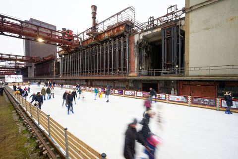 Am Sonntag hängen am Himmel über NRW noch viele Wolken - die neue Woche startet dagegen mit Sonnenschein. Foto: Henning Kaiser/d